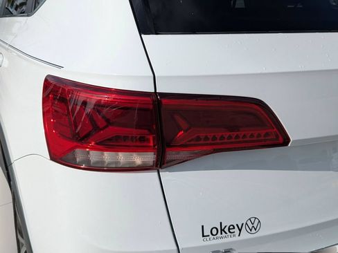 Certified 2023 Volkswagen Taos SE FWD image 9