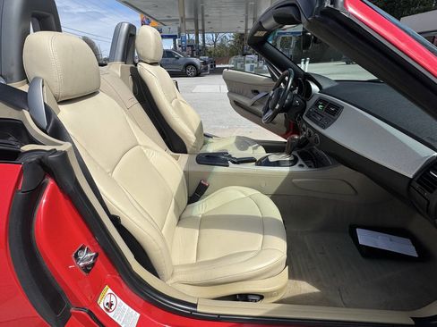 Used 2003 BMW Z4 2.5i image 8
