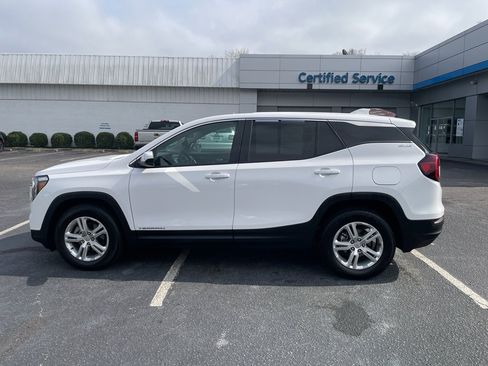 Certified 2024 GMC Terrain SLE image 1