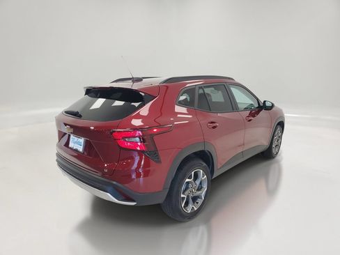 Used 2025 Chevrolet Trax LT w/ LT Convenience Package FWD image 5