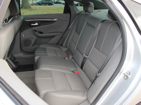 Used 2018 Chevrolet Impala LT image 32