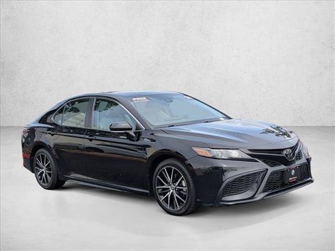 Used 2023 Toyota Camry SE w/ Cold Weather Package AWD/4WD image 3