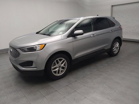 Used 2023 Ford Edge SEL image 2
