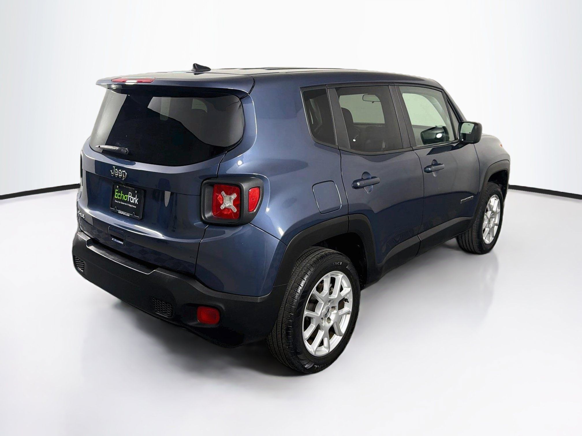 Used 2023 Jeep Renegade Latitude AWD/4WD image 9