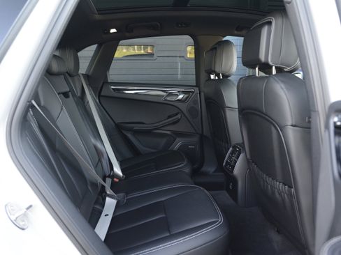 Certified 2026 Porsche Macan AWD/4WD image 34