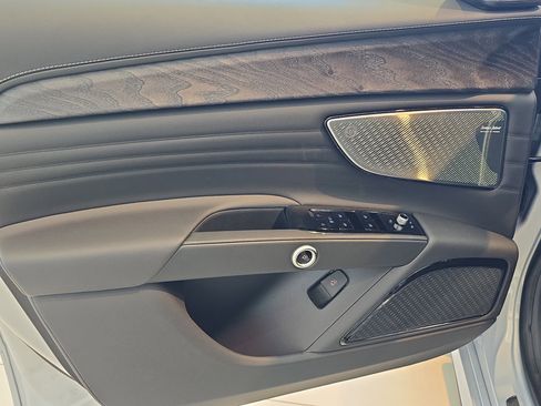 New 2025 Maserati Grecale Modena image 17