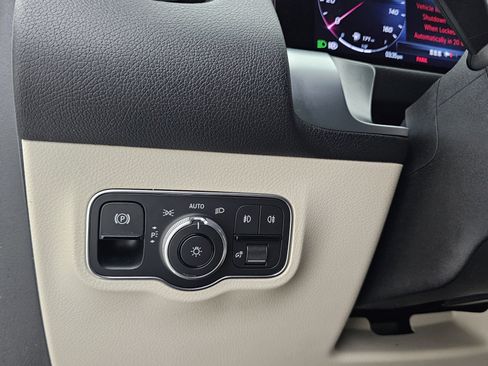 Used 2025 Mercedes-Benz GLB 250 image 8