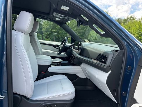 Used 2025 Chevrolet Suburban Premier w/ Sun And Tow Package RWD image 58