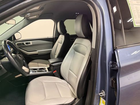 Used 2021 Ford Explorer XLT w/ Equipment Group 202A AWD/4WD image 14