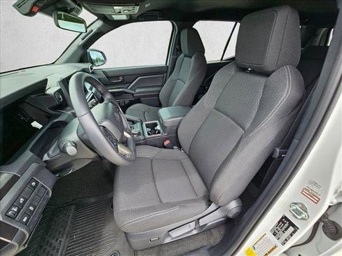 Used 2025 Toyota 4Runner SR5 AWD/4WD image 15