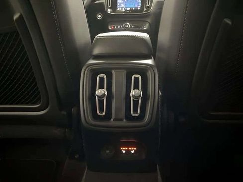 Used 2025 Volvo XC40 B5 Plus image 68