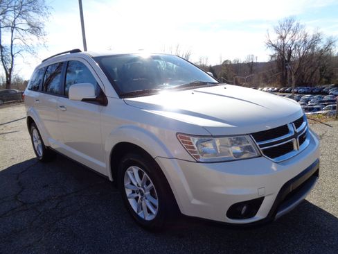 Used 2013 Dodge Journey SXT w/ Flexible Seating Group image 3