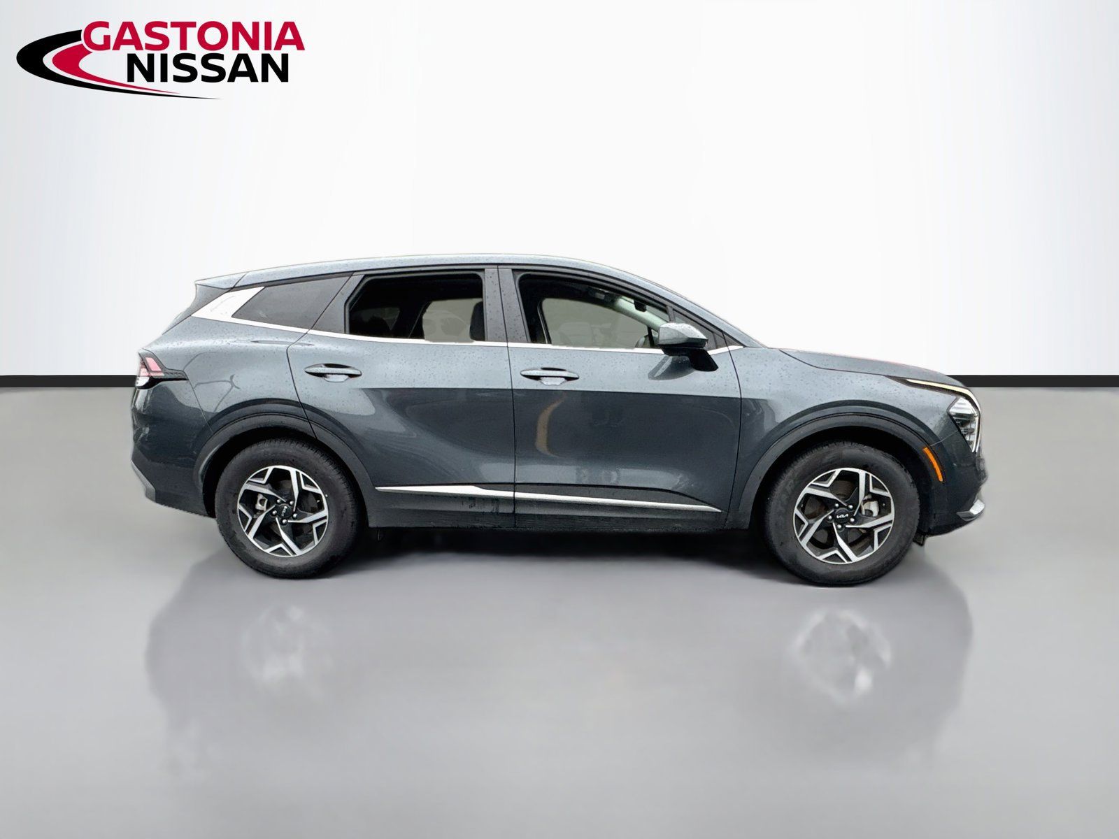 Used 2025 Kia Sportage LX FWD image 10