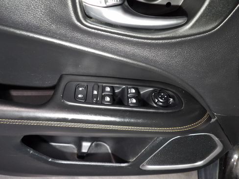 Used 2019 Jeep Compass Limited AWD/4WD image 9