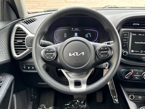 Used 2025 Kia Soul LX w/ LX Technology Package FWD image 23