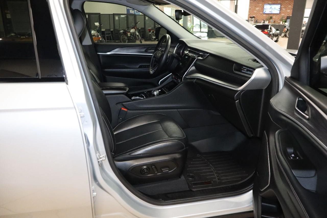 Used 2021 Jeep Grand Cherokee L Limited AWD/4WD image 39