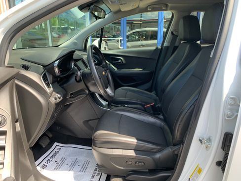 Used 2019 Chevrolet Trax LT w/ LT Convenience Package AWD/4WD image 11