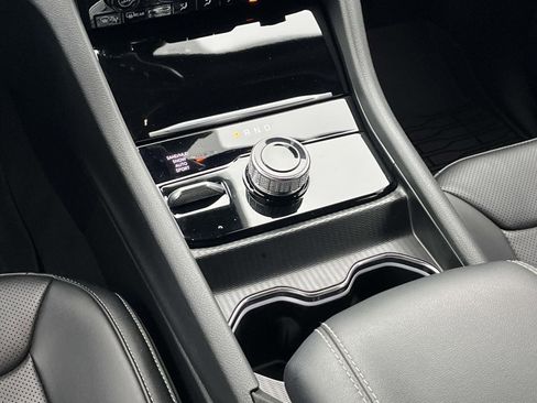 Used 2025 Jeep Grand Cherokee L Limited w/ Luxury Tech Group II image 13