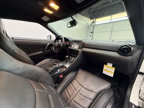 Used 2020 Nissan GT-R Premium AWD/4WD image 26