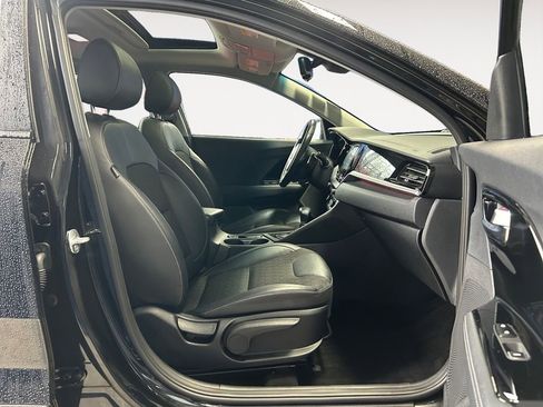 Used 2021 Kia Niro Touring image 10