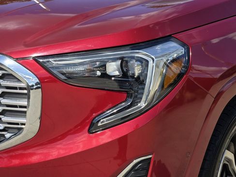 Used 2020 GMC Terrain Denali w/ Denali Premium Package FWD image 6