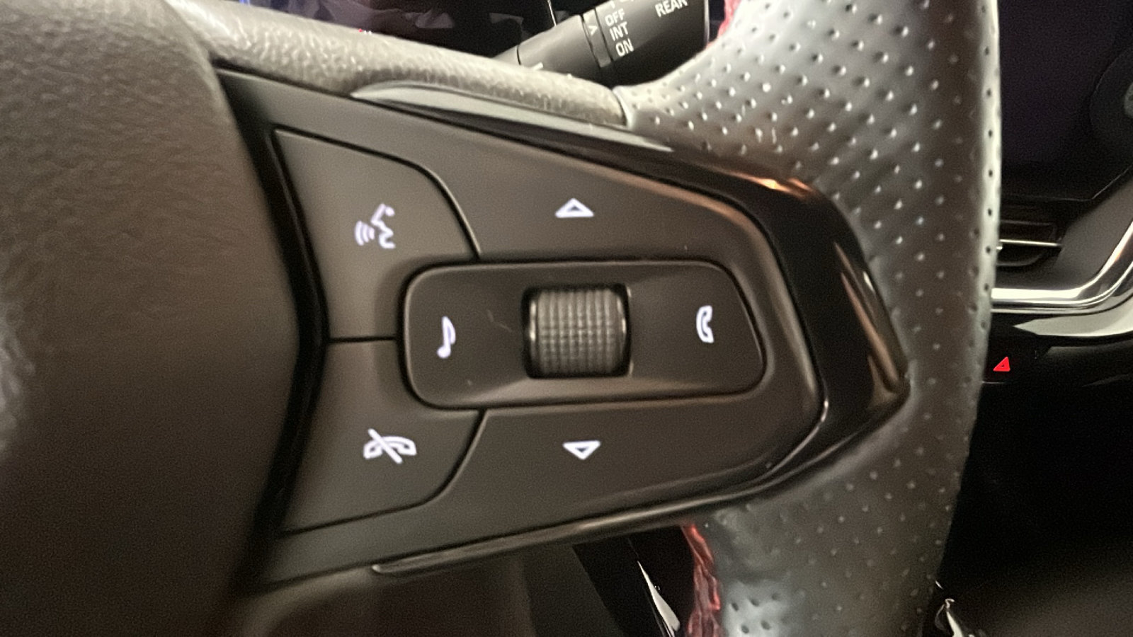 Used 2025 Chevrolet Trax RS w/ Driver Confidence Package FWD image 21