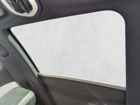 Used 2017 Porsche Macan image 16