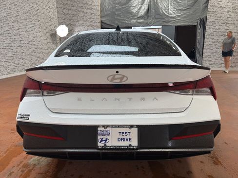 Certified 2025 Hyundai Elantra Sport FWD image 5