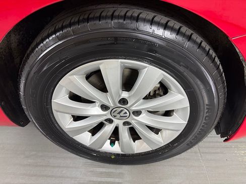 Used 2019 Volkswagen Beetle 2.0T S FWD image 12