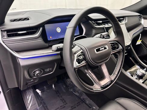 New 2025 Jeep Grand Cherokee Overland w/ Adv Protech Group III image 11