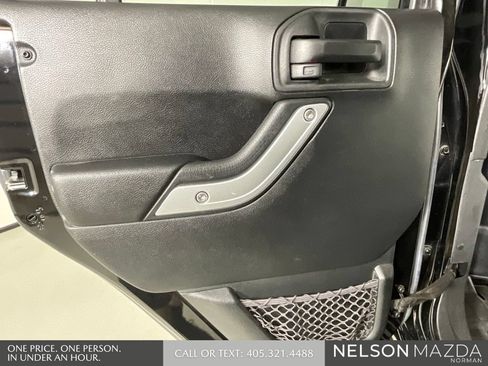 Used 2017 Jeep Wrangler Unlimited Rubicon AWD/4WD image 18
