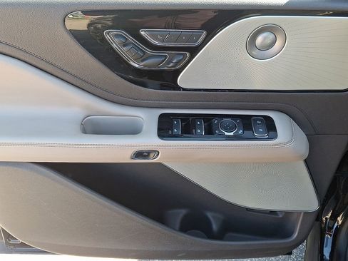 Used 2020 Lincoln Aviator Reserve w/ Equipment Group 202A AWD/4WD image 13