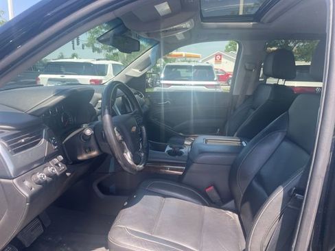 Used 2019 Chevrolet Suburban LT w/ Luxury Package AWD/4WD image 9