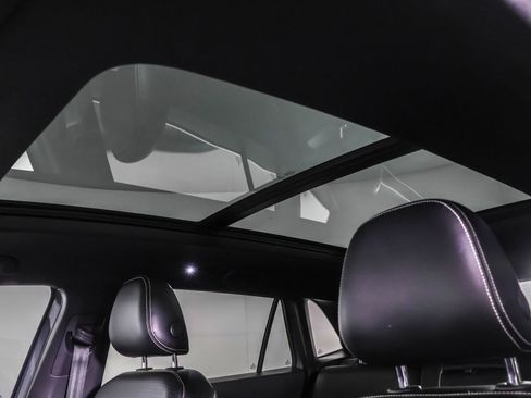 Used 2022 Volkswagen Atlas Cross Sport SEL image 13