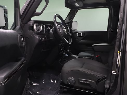 Certified 2018 Jeep Wrangler Unlimited Sahara AWD/4WD image 8