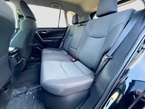 Used 2025 Toyota RAV4 XLE AWD/4WD image 20