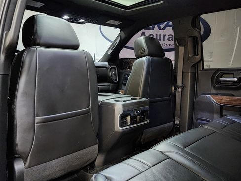 Used 2019 Chevrolet Silverado 1500 High Country w/ Technology Package AWD/4WD image 13