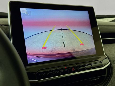 Used 2024 Jeep Compass Latitude image 18