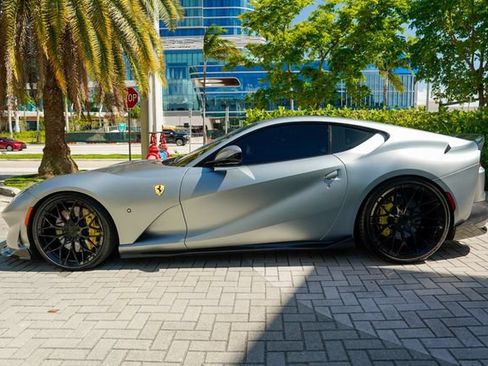 Used 2018 Ferrari 812 Superfast RWD image 11