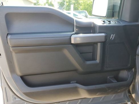 Used 2019 Ford F150 XLT w/ Equipment Group 302A Luxury AWD/4WD image 12