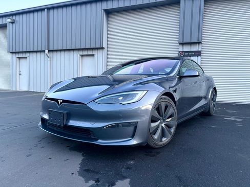 Used 2023 Tesla Model S Standard Range image 4