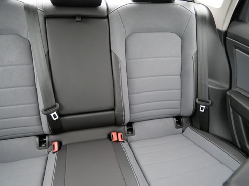 Used 2025 Volkswagen Jetta SE w/ Sunroof Package FWD image 14