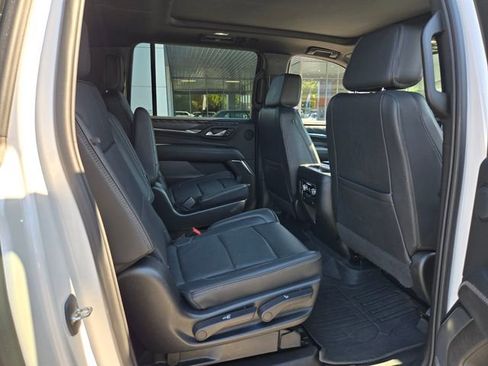 Used 2023 GMC Yukon XL Denali AWD/4WD image 17