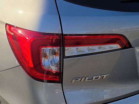 Used 2019 Honda Pilot Elite image 11