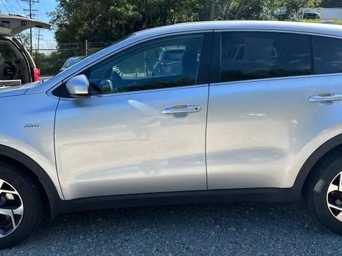 Used 2020 Kia Sportage LX AWD/4WD image 3