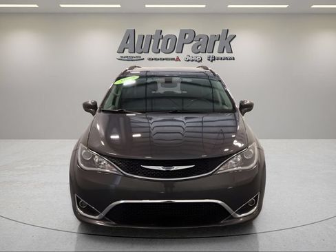 Certified 2019 Chrysler Pacifica Touring-L FWD image 2