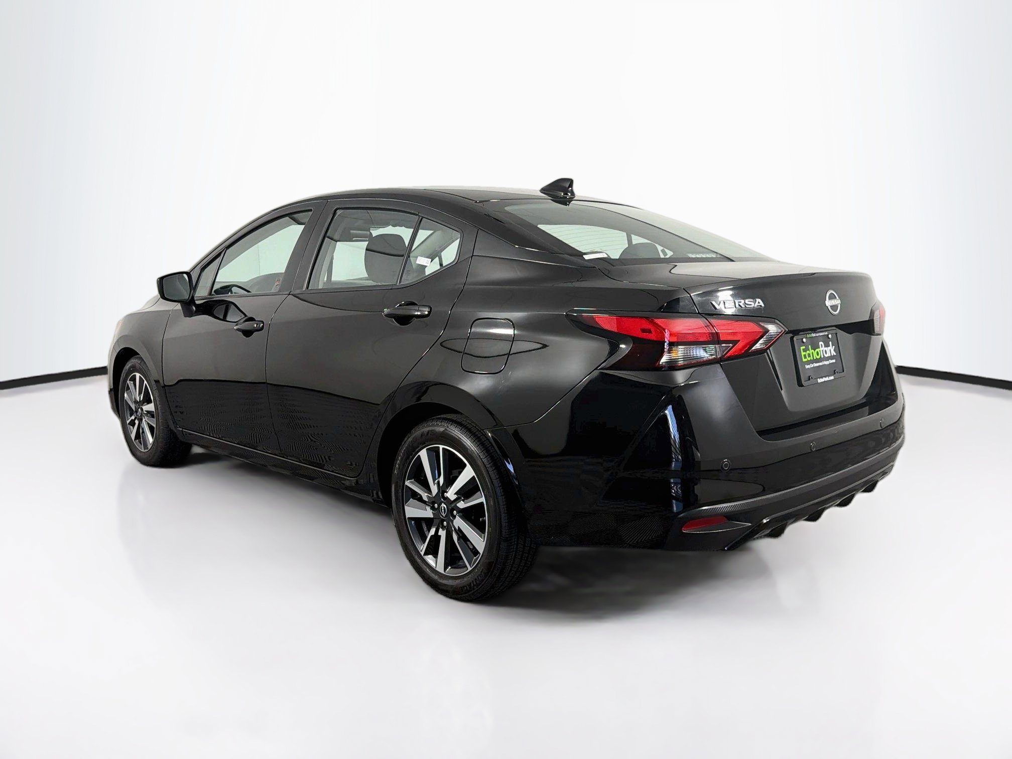 Used 2025 Nissan Versa SV FWD image 5