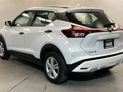 Used 2025 Nissan Kicks Play S FWD image 3