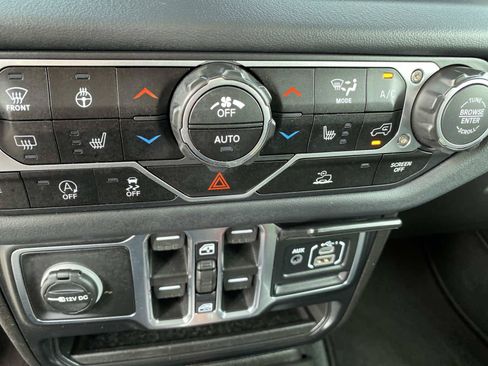Certified 2026 Jeep Wrangler Unlimited Sahara AWD/4WD image 13