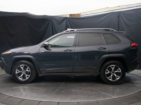 Used 2016 Jeep Cherokee Trailhawk w/ Comfort/Convenience Group image 9